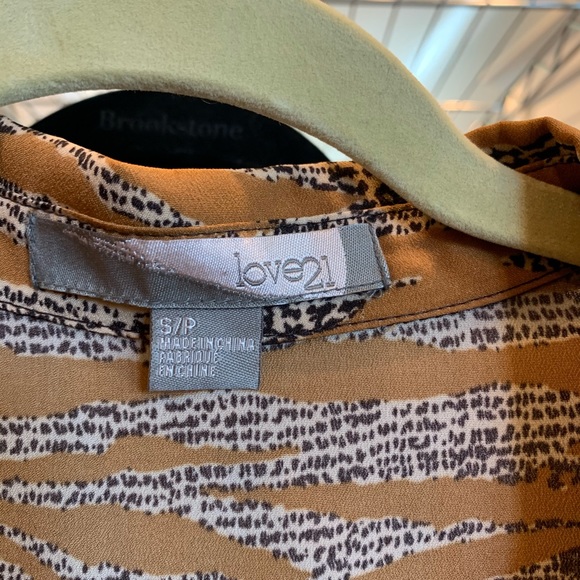 Love21 patterned button down - Picture 3 of 3
